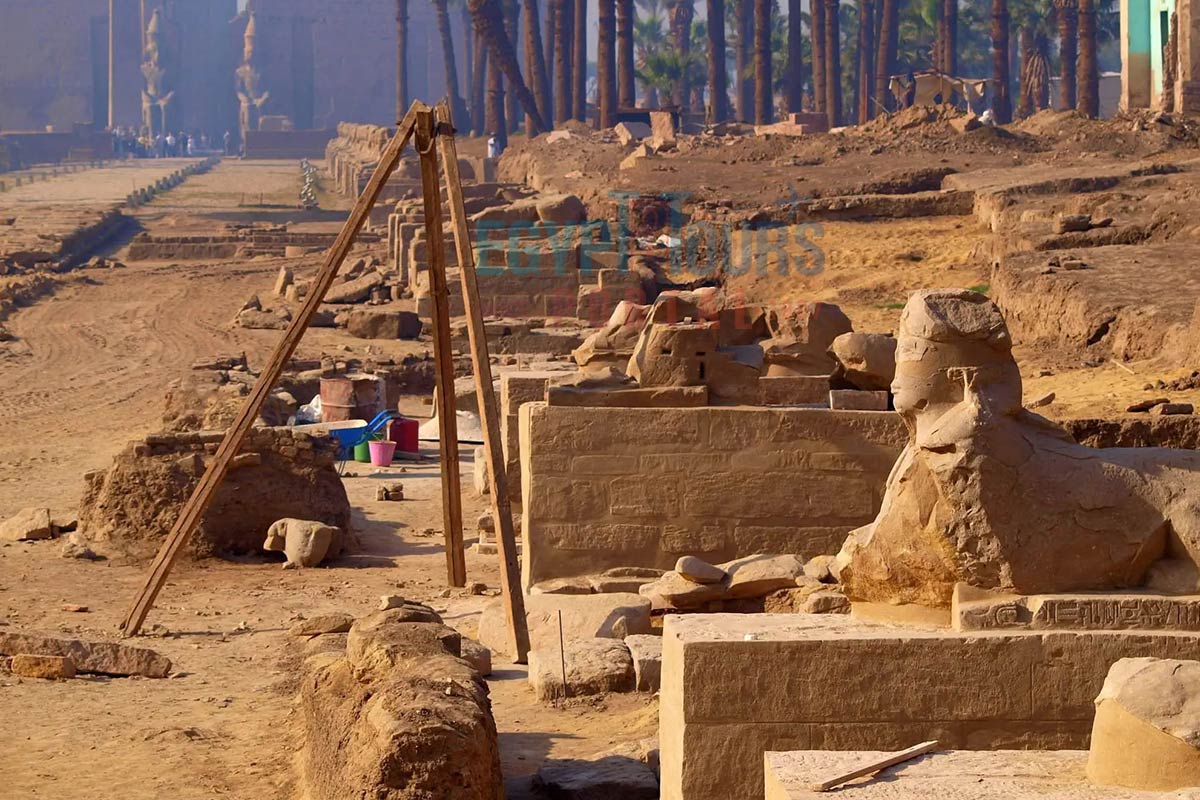 Ausgrabungen des Luxor Tempels - Egypt Tours Portal.jpg