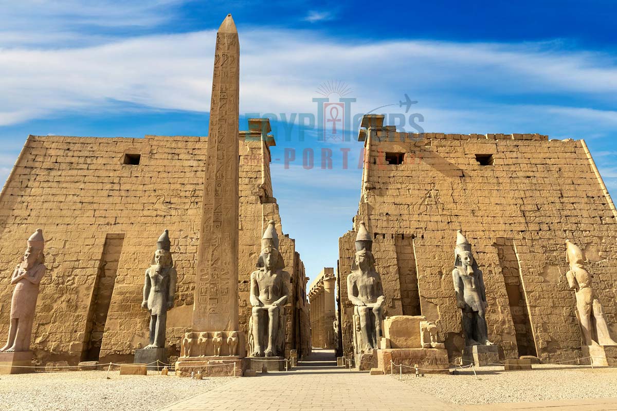 Bau des Luxor Tempels - Egypt Tours Portal.jpg