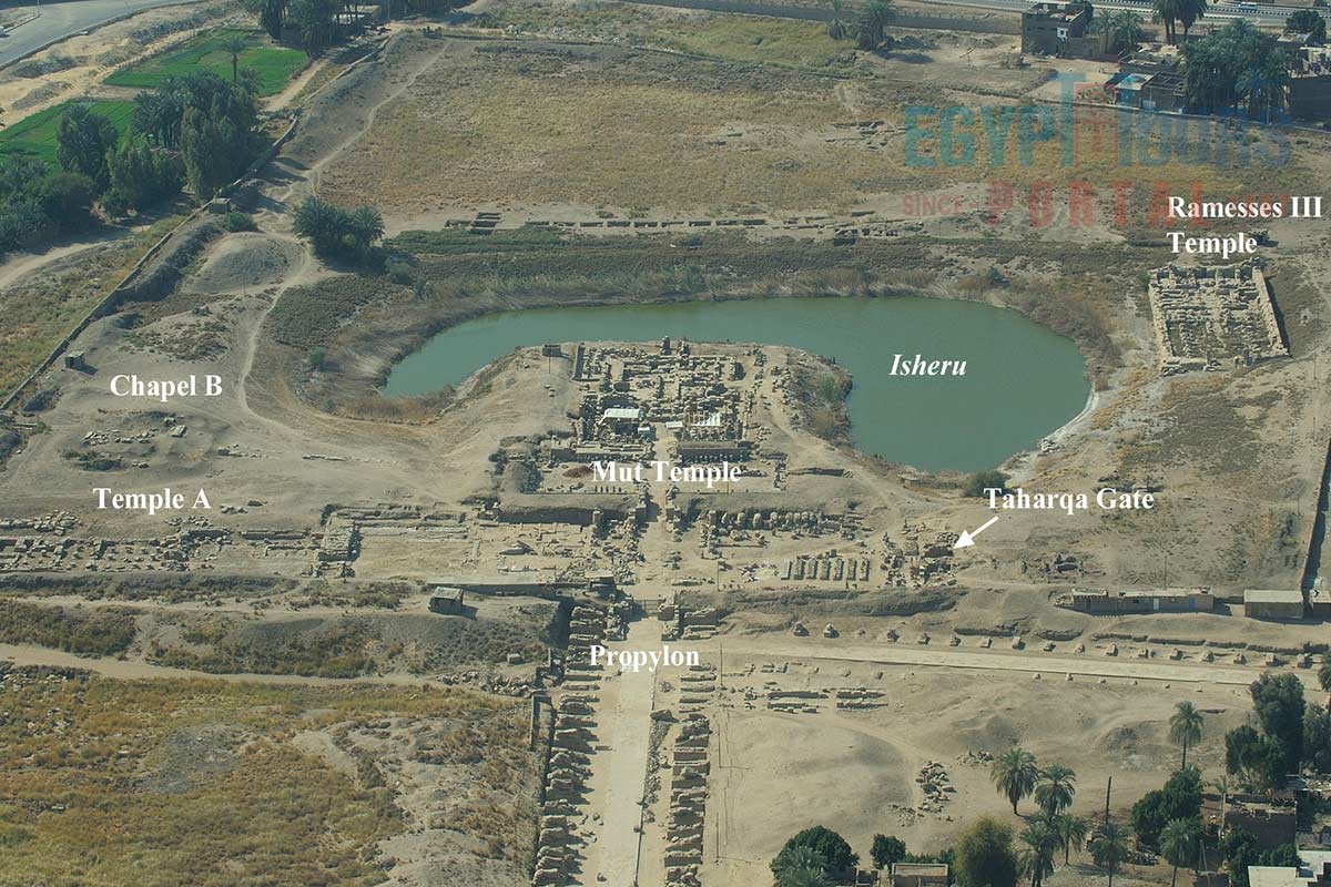 bezirk der mut im karnak tempel komplex - egypt tours portal.jpg