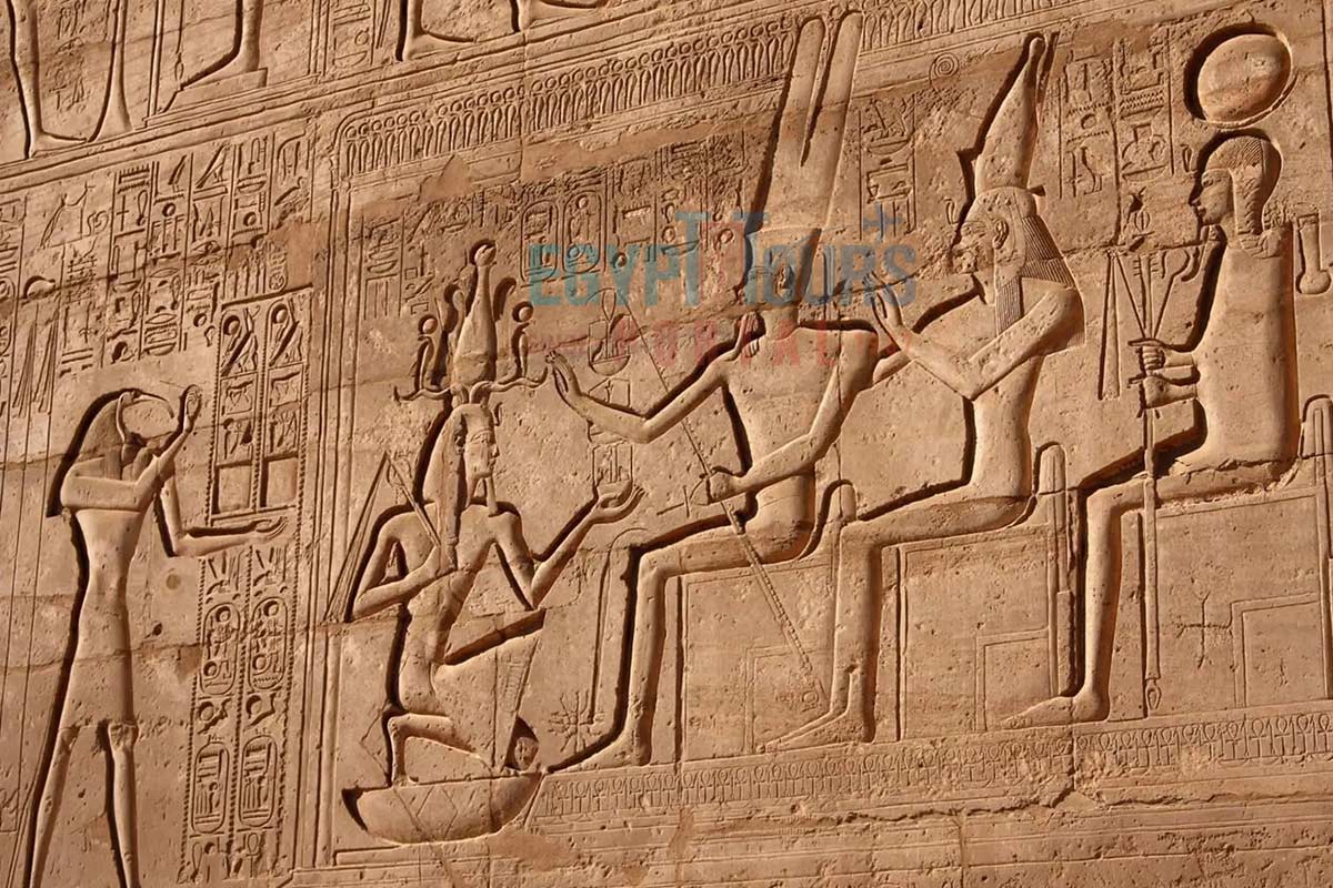 Mythologie des Luxor Tempels - Egypt Tours Portal.jpg