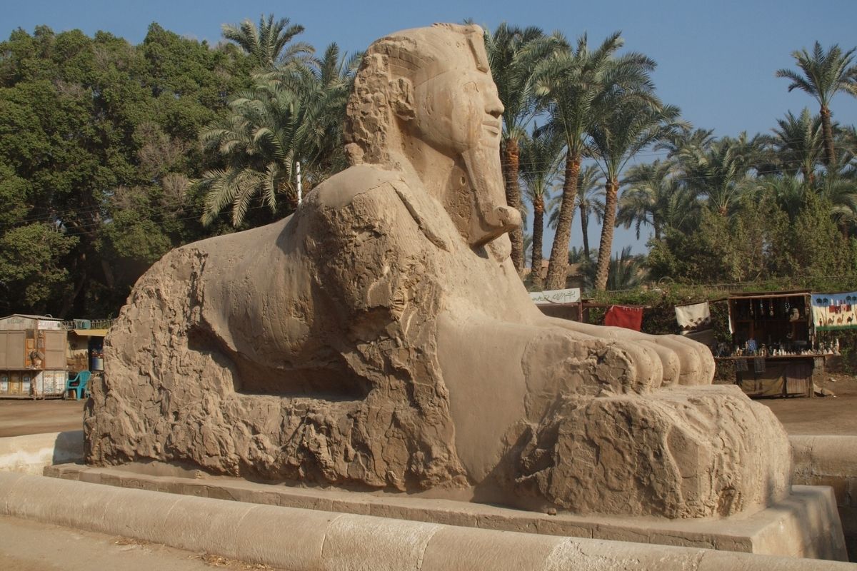 Überreste und Archäologie von Memphis - Egypt Tours Portal.jpg