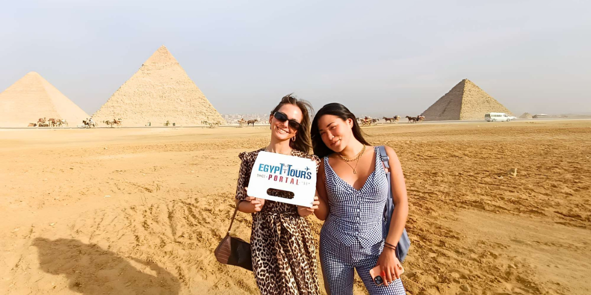 Unsere geschätzten Kunden am Pyramidenkomplex von Gizeh 11.png