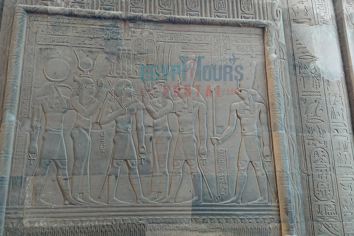 Verzierungen des Kom Ombo Tempels - Egypt Tours Portal.jpg