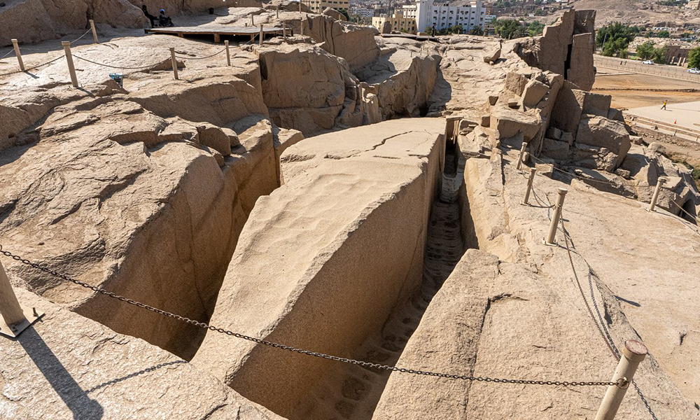 Bau des Unvollendeten Obelisken - Egypt Tours Portal.jpg