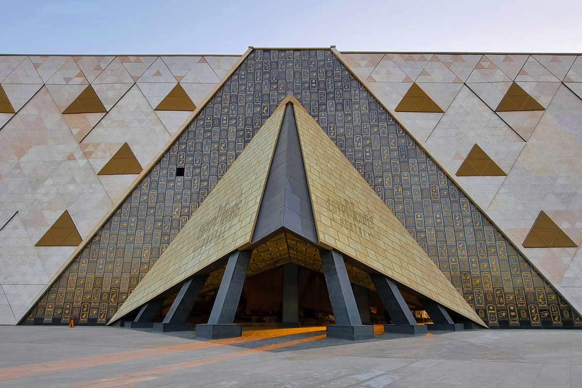 Gelände des Großen Ägyptischen Museums - Egypt Tours Portal.jpg