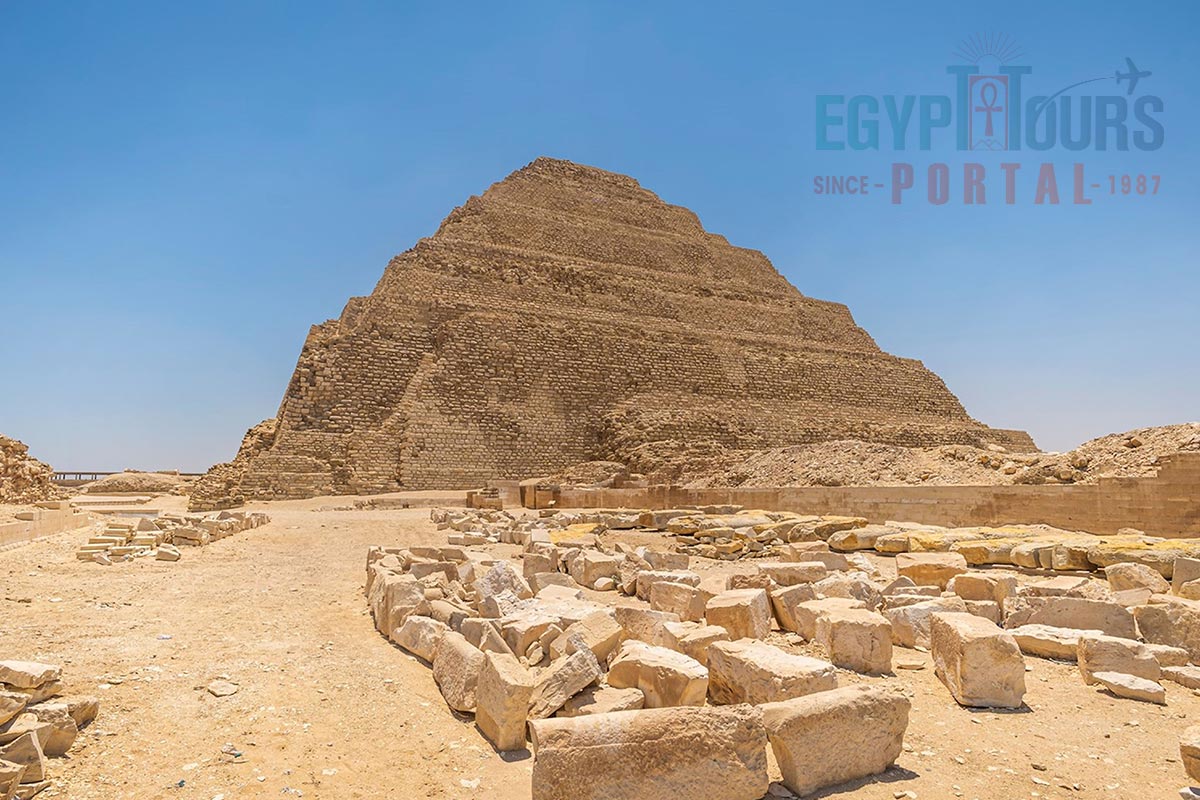 Geschichte der Stufenpyramide von Sakkara - Egypt Tours Portal.jpg