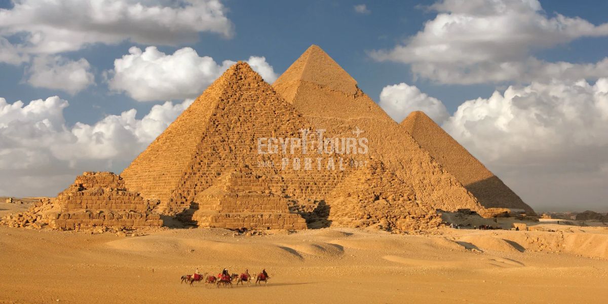 Pyramiden von Gizeh 1 - Egypt Tours Portal.jpg