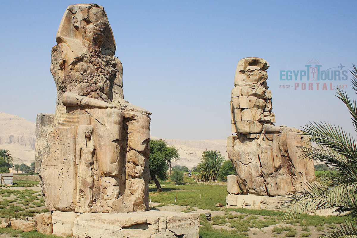 Restaurierung der Memnonkolosse - Egypt Tours Portal.jpg