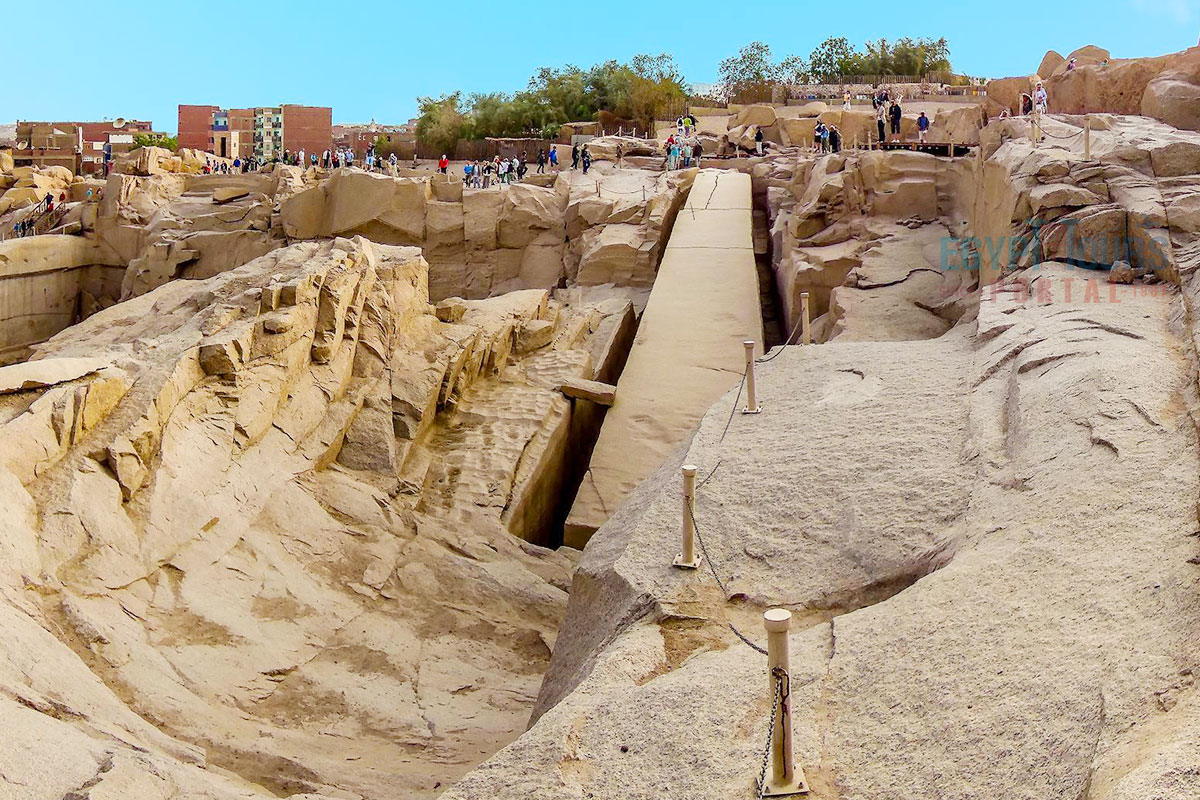 Unvollendeter Obelisk - Egypt Tours Portal.jpg